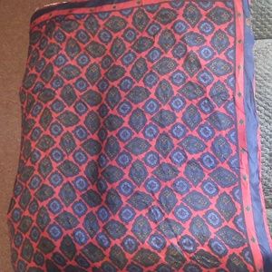 Womens Carroll Reed scarf.